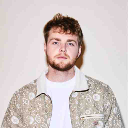 Alex Warren: Little Orphan Alex Live