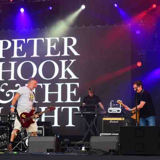 Peter Hook And The Light
